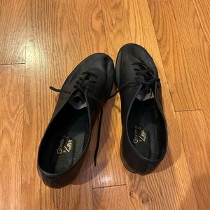 Tap dance shoes